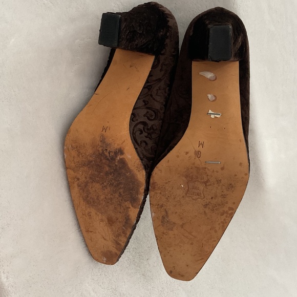 BROWN MARGARET J VINTAGE FLORAL VELVET BLOCK HEEL PUMPS SZIE 8 - Picture 12 of 14